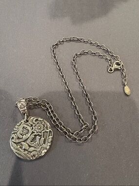 Floral Filigree Pendant Necklace - Silver Tone